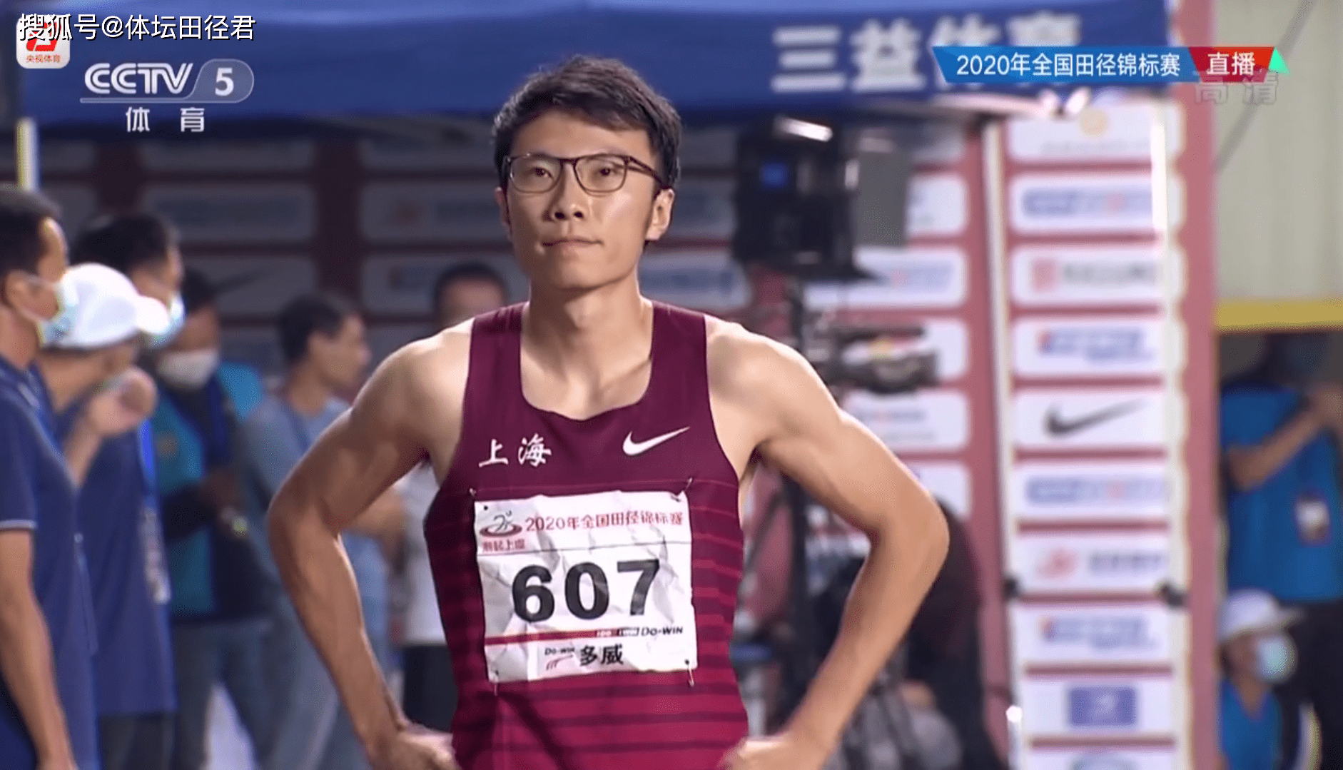 田径惊险逆转取胜，粉丝狂欢不已