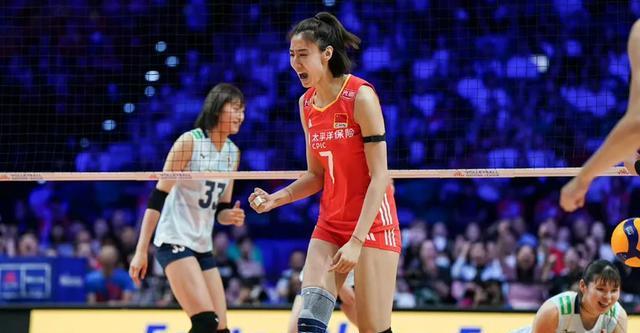 排球明星选手受伤退赛,引发热议 排球明星选手受伤退赛,引发热议