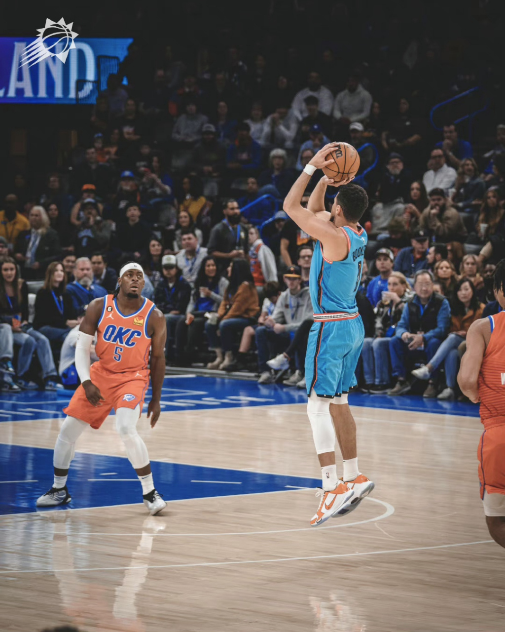 雷霆鏖战热火,布克点燃赛场 雷霆鏖战热火,布克点燃赛场