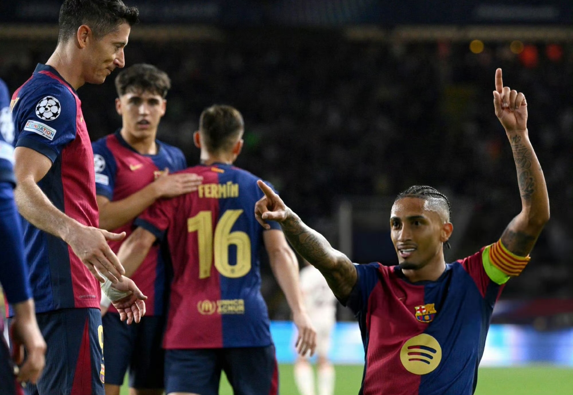 马赛绝杀巴萨，阿圭罗统治全场