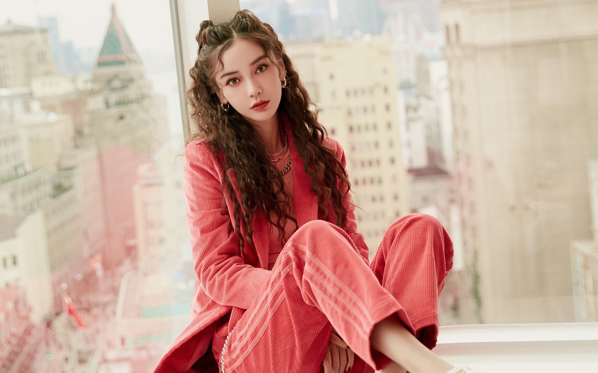 鹰击长空破蜂群，手术刀出鞘定乾坤