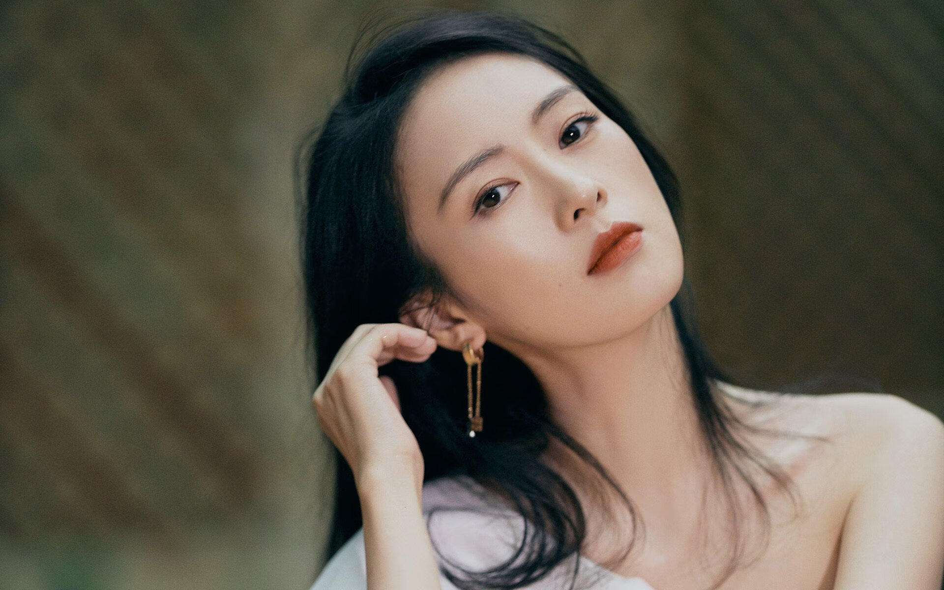 宿敌的终章与新王当立，骑士压哨绝杀勇士，浓眉季后赛接管比赛