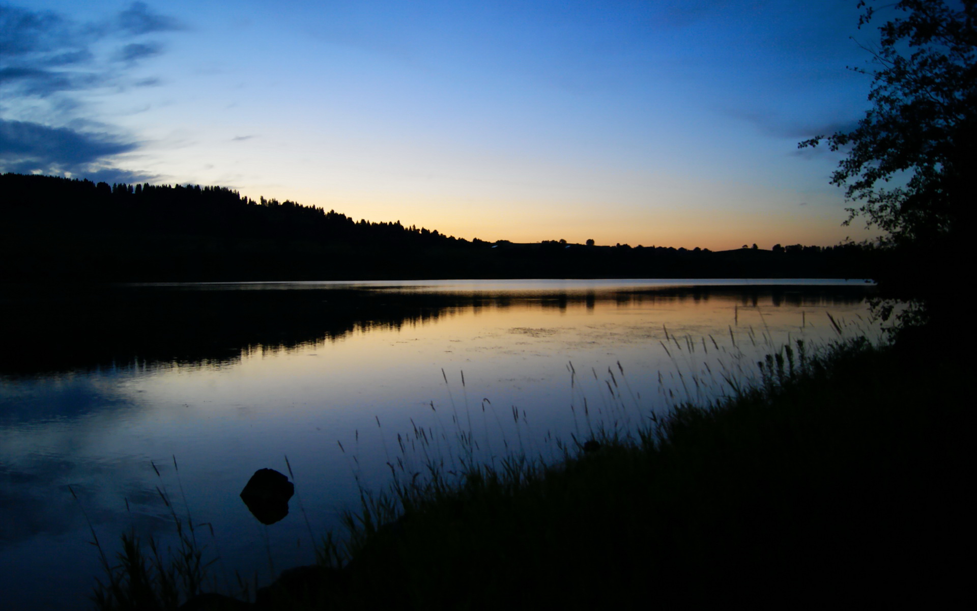 当红白条纹遇见袋鼠军团，奥斯梅恩的压制艺术与澳洲足球的哲学胜利