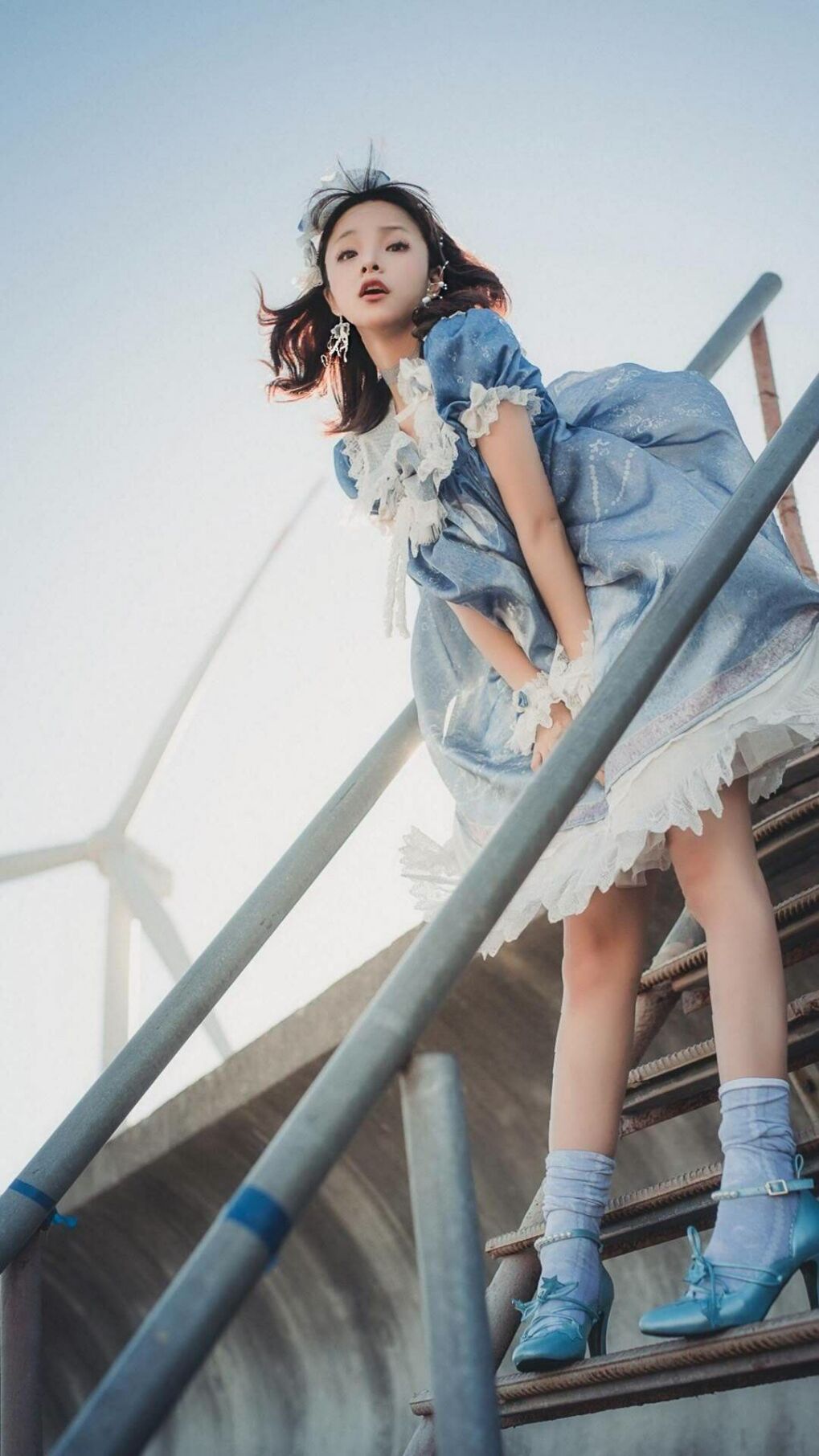 跛足的巨鹿与归来的大帝，当救赎在缺席的阴影下发生