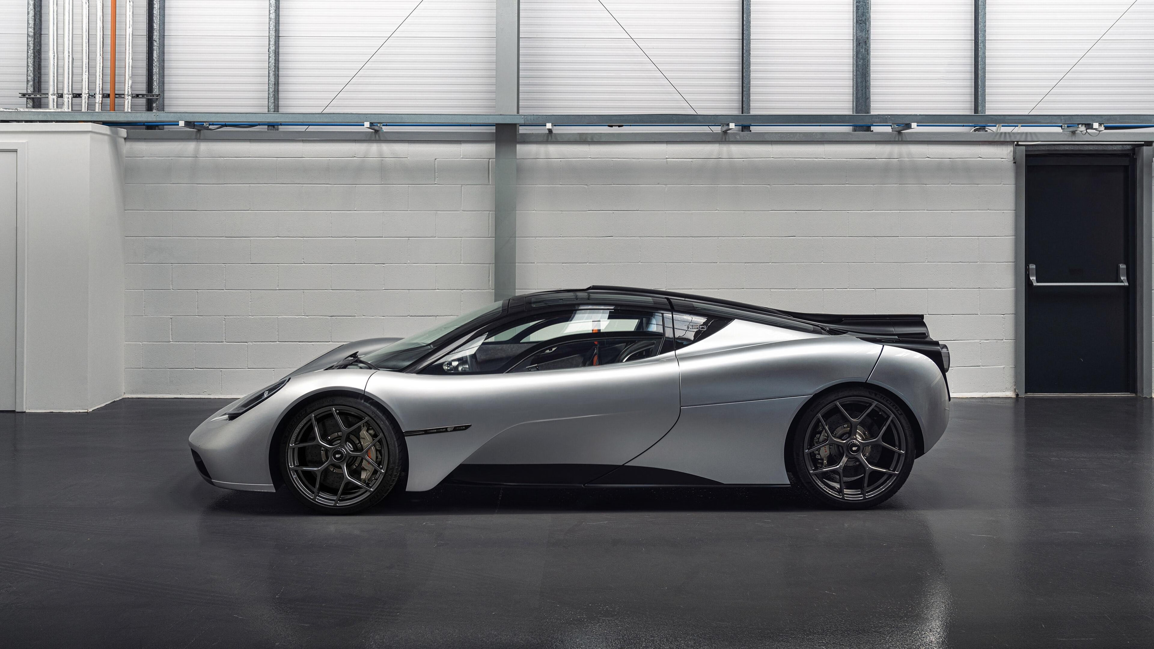 跛足的巨鹿与归来的大帝，当救赎在缺席的阴影下发生